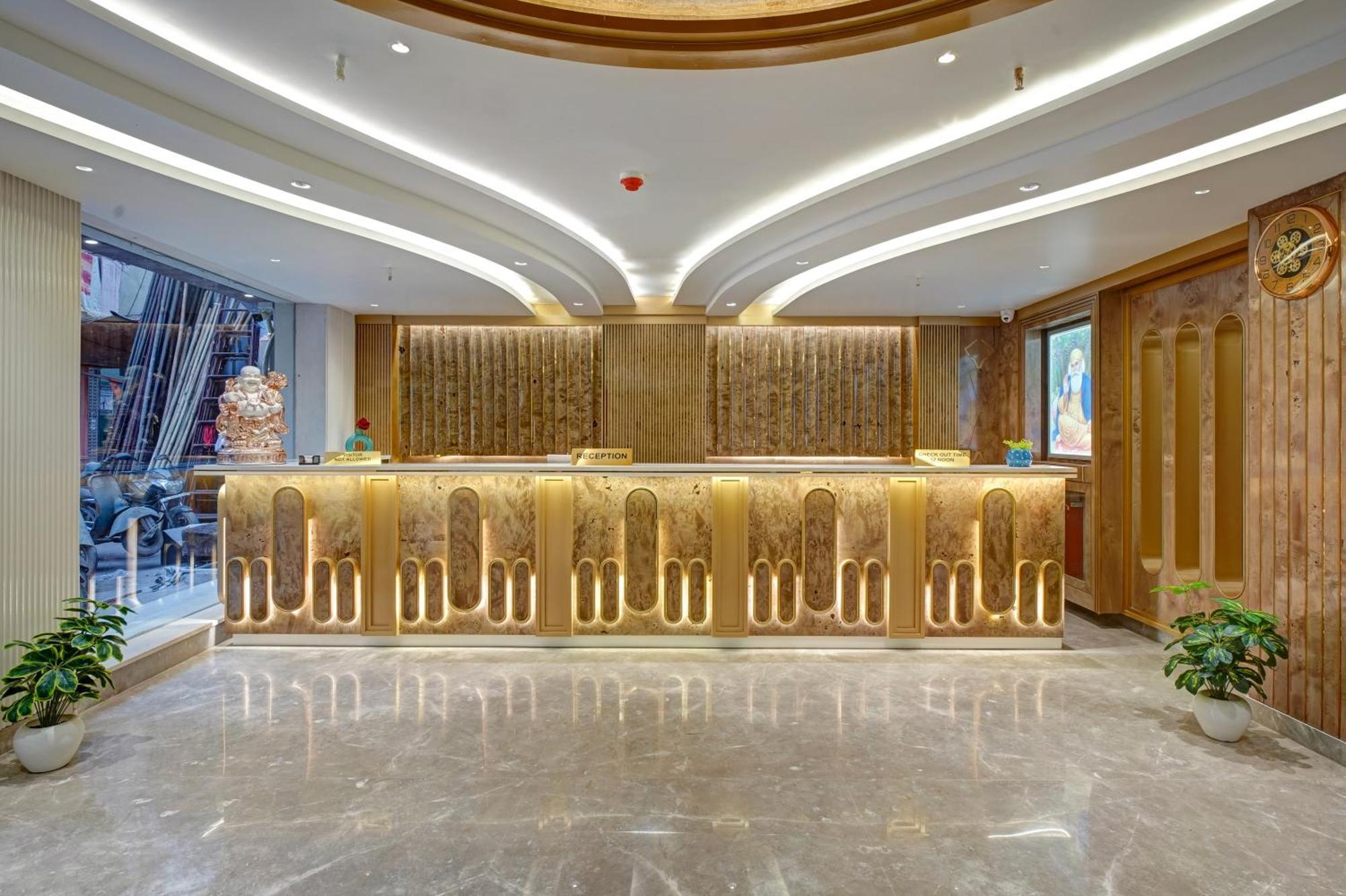 Newly Built Gold The Royal With Rooftop Restaurant - 2Mins Walk From New Delhi Rail Station & 5Mins From Connaught Place 외부 사진