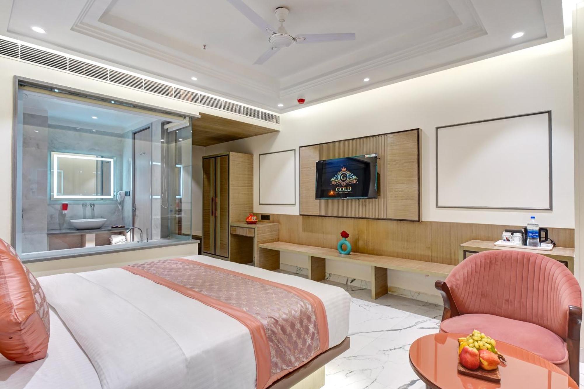 Newly Built Gold The Royal With Rooftop Restaurant - 2Mins Walk From New Delhi Rail Station & 5Mins From Connaught Place 외부 사진