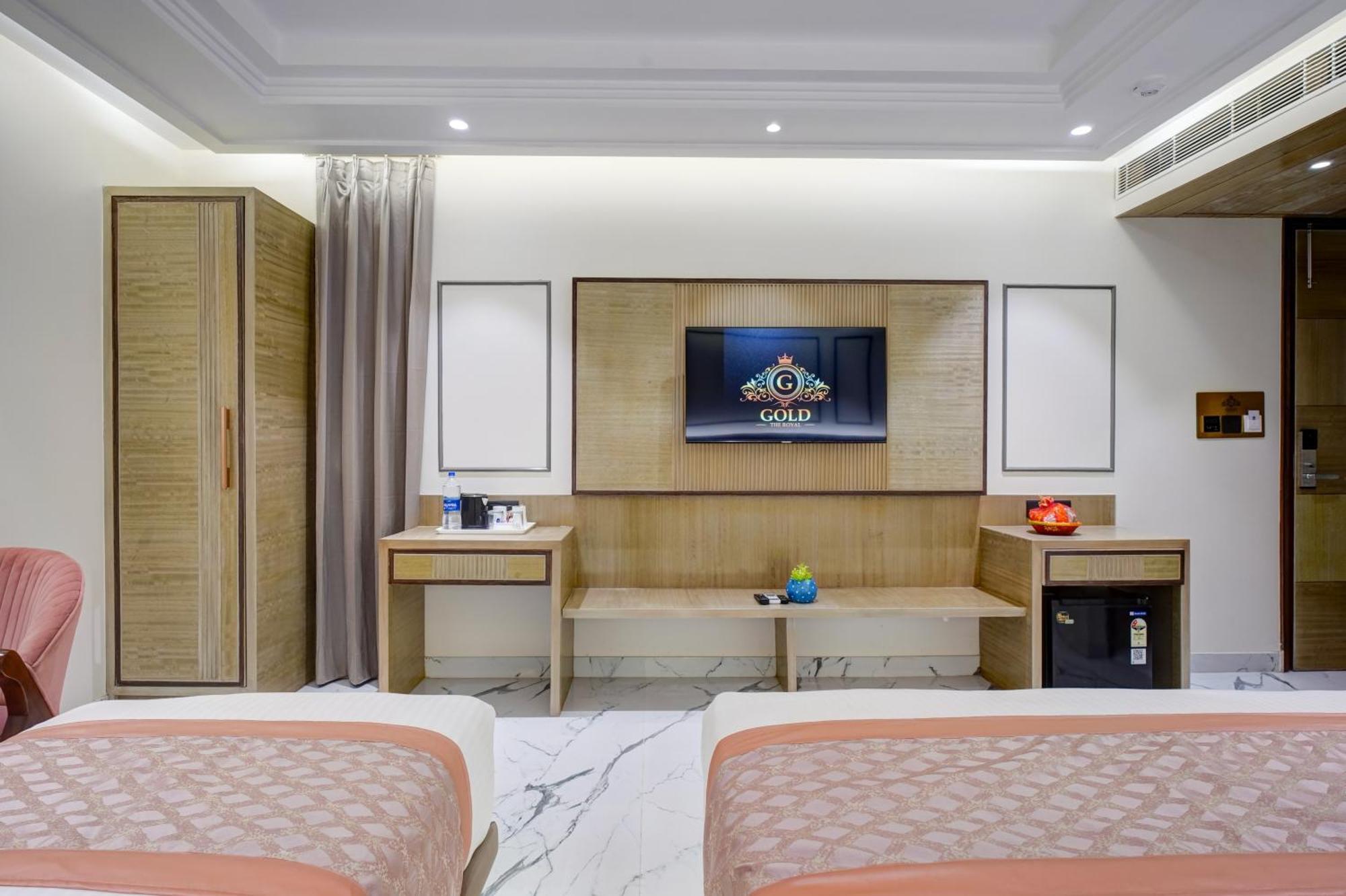 Newly Built Gold The Royal With Rooftop Restaurant - 2Mins Walk From New Delhi Rail Station & 5Mins From Connaught Place 외부 사진
