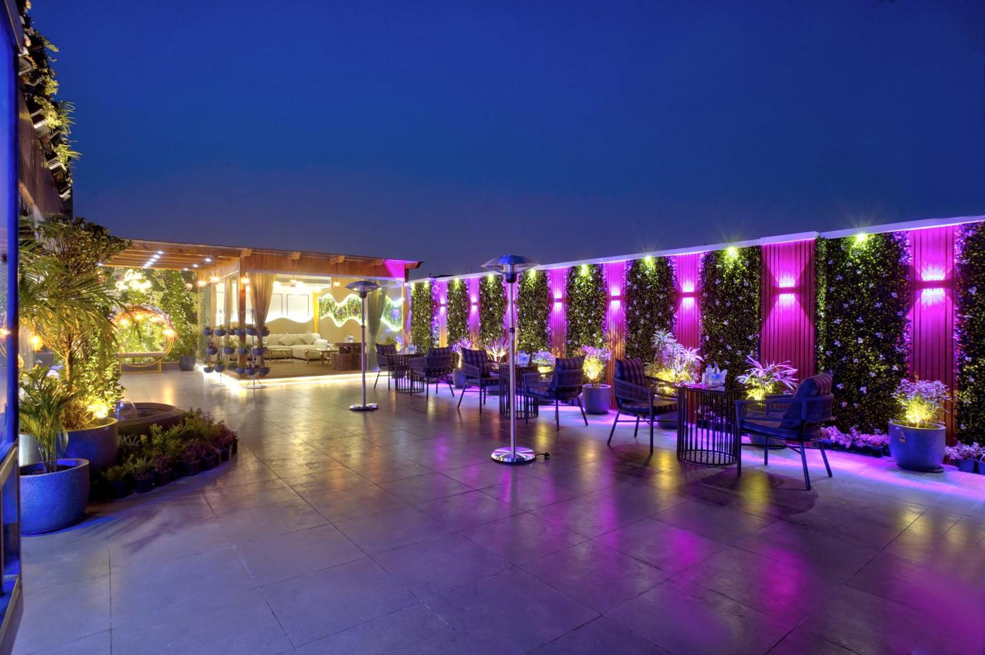 Newly Built Gold The Royal With Rooftop Restaurant - 2Mins Walk From New Delhi Rail Station & 5Mins From Connaught Place 외부 사진